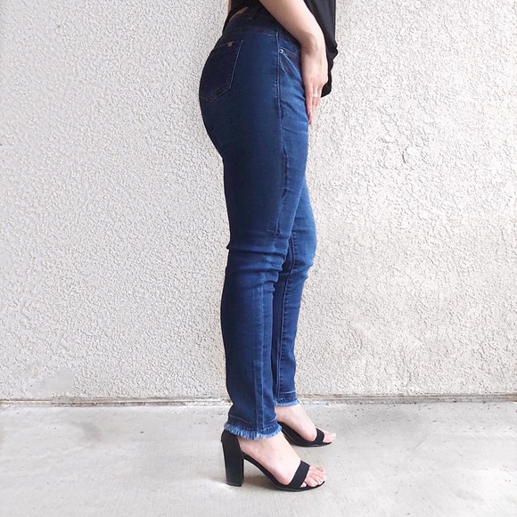 Melanie Frayed Hem Jeans - Picture 3 of 4